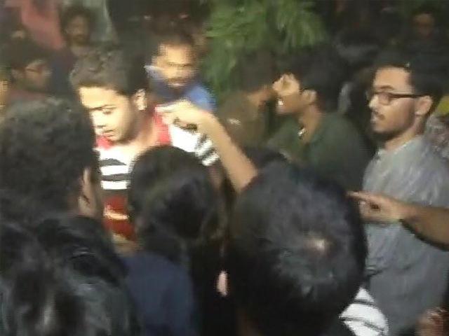 Chaos At Jadavpur University After BJP's Roopa Ganguly Not Allowed in Campus