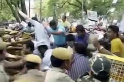 जंतर मंतर पर आप का प्रदर्शन : सोनिया जी पर कार्रवाई क्यों नहीं जंतर मंतर पर आप का प्रदर्शन : सोनिया जी पर कार्रवाई क्यों नहीं