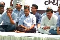 PM Modi Doesn't Dare To Ask Sonia Gandhi About Agusta Scam: Kejriwal PM Modi Doesn't Dare To Ask Sonia Gandhi About Agusta Scam: Kejriwal