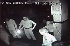 मुंबई पुलिस की दादागिरी कैमरे में हुई कैद, होटलकर्मियों को पीटा मुंबई पुलिस की दादागिरी कैमरे में हुई कैद, होटलकर्मियों को पीटा