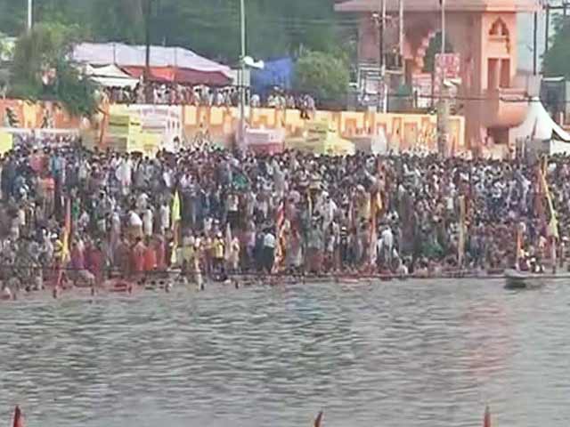 उज्जैन में सिंहस्थ कुंभ का दूसरा शाही स्नान, लाखों श्रद्धालु जुटे