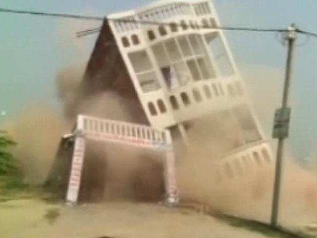 Moment When Building Collapsed On Camera In Bihar, Many Injured