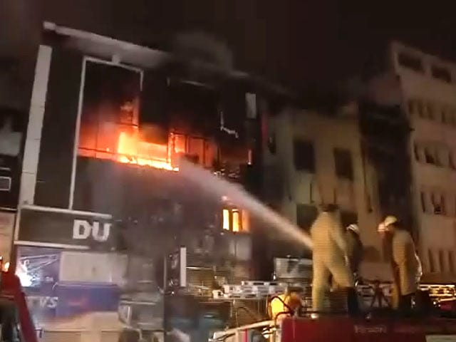 Videos : दिल्ली : दरियागंज के एक होटल में आग, कोई हताहत नहीं