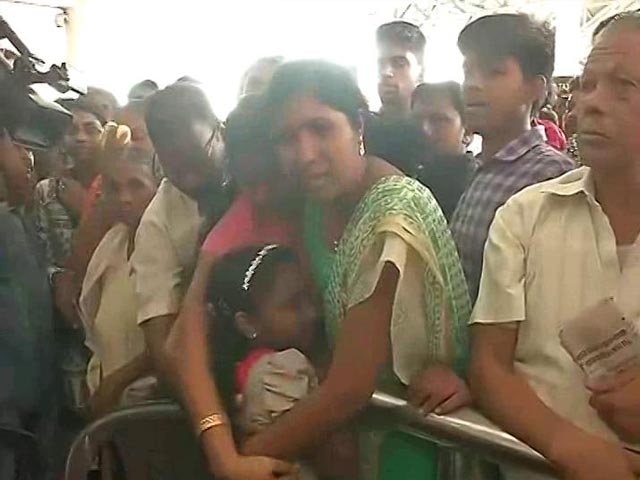 Video : Row Over Libya Evacuation: Sushma Swaraj Tweets Oommen Chandy From Hospital