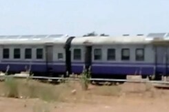 देश की पहली सोलर ट्रेन तैयार, देखिए इसकी झलक देश की पहली सोलर ट्रेन तैयार, देखिए इसकी झलक