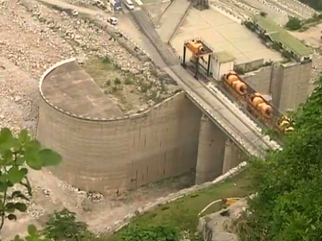 बांधों पर दो मंत्रालय आमने-सामने, बांधों के विरोध में उमा भारती