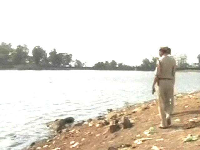 इंडिया 9 बजे : मुंबई से सटे अंबरनाथ में पानी माफिया लूट रहे रेलवे का पानी