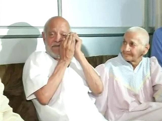 Video : PM Modi Speaks To Mahatma Gandhi's Grandson Living In Old-Age Home