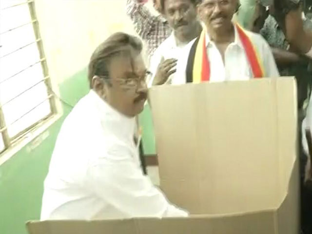 DMDK-PWF Chief Ministerial Candidate Vijayakanth Casts His Vote