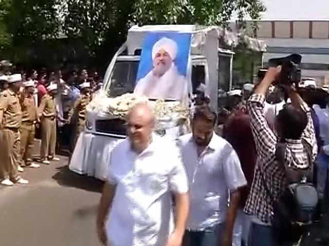 Videos : निरंकारी मिशन के बाबा हरदेव सिंह का पार्थिव शरीर दिल्ली लाया गया
