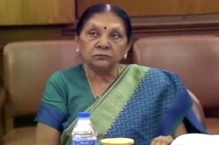 पद से हटाई जाएंगी गुजरात की सीएम आनंदीबेन पटेल? पद से हटाई जाएंगी गुजरात की सीएम आनंदीबेन पटेल?