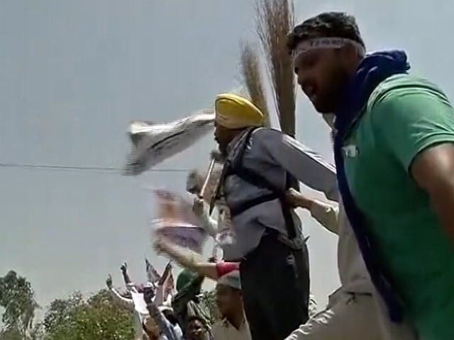 Video : पंजाब में बादल सरकार के खिलाफ आम आदमी पार्टी का हल्ला बोल