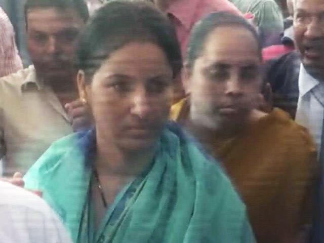 Videos : मनोरमा देवी ने किया सरेंडर, कोर्ट ने 14 दिन की न्यायिक हिरासत में भेजा