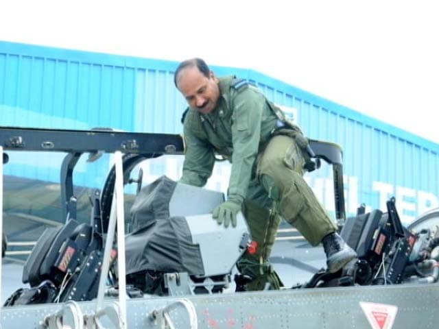 Video : Air Chief Arup Raha's 'Test' Flight In Tejas Fighter Aircraft