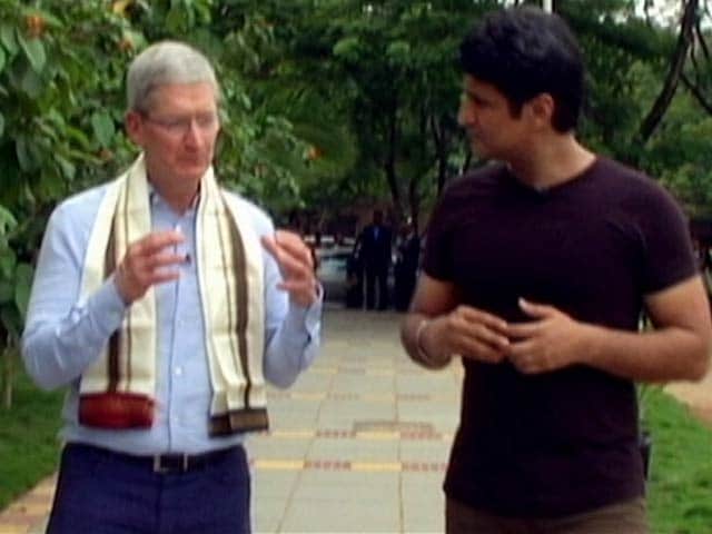 Video : Apple's Tim Cook Takes a Whirlwind Tour of India