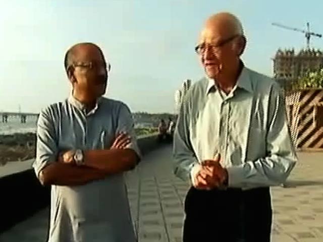 चलते-चलते : NIA साध्वी प्रज्ञा के ख़िलाफ़ केस कमज़ोर करना चाहती थी- जुलियो रिबेरो