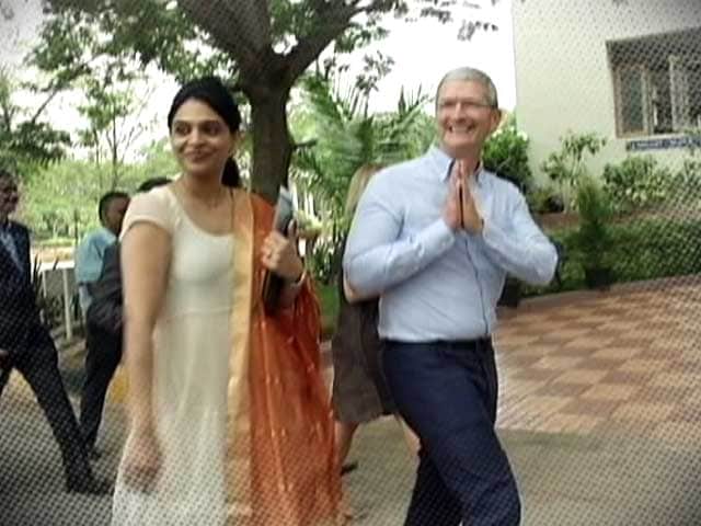 Video : Apple CEO Tours India