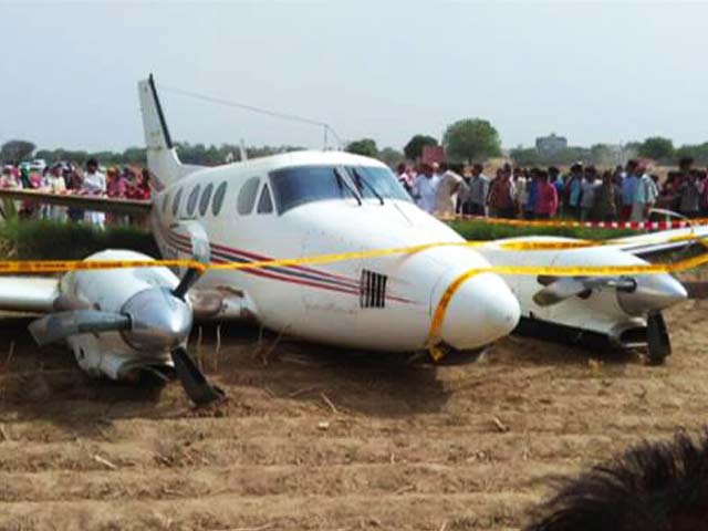 नजफगढ़ में पटना से आ रही है एयर एम्बुलेंस की इमरजेंसी लैंडिंग, खेत में उतारा गया विमान