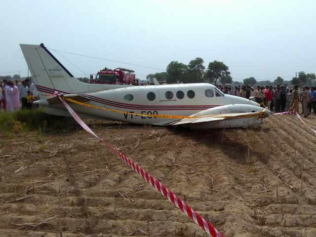 इंडिया 7 बजे : पटना से आ रही एयर एंबुलेंस की दिल्ली में इमरजेंसी लैंडिंग