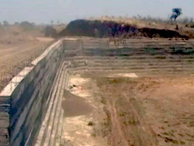 Videos : नहीं सूखा हौसला, अकोला में किसान ने अपने खर्च पर बना डाला बांध