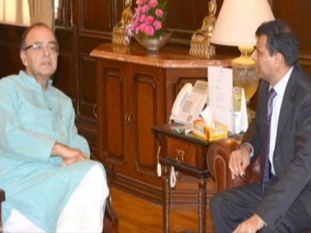Raghuram Rajan Calls On Arun Jaitley Ahead Of Monetary Policy
