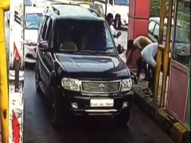 On Camera, Toll Booth Staff 'Punished' By Gangster For Charging Money