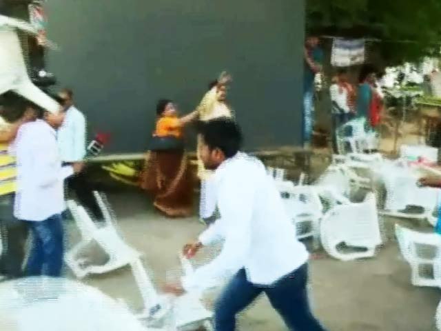 इलाहाबाद में बीजेपी-सपा कार्यकर्ता भिड़े, मोदी सरकार के दो साल का जश्न मन रहा था