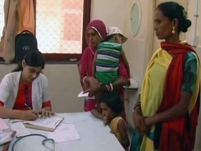 अजमेर का एक सरकारी अस्पताल सवालों के घेरे में, 400 मरीज़ों पर सिर्फ 8 डॉक्टर