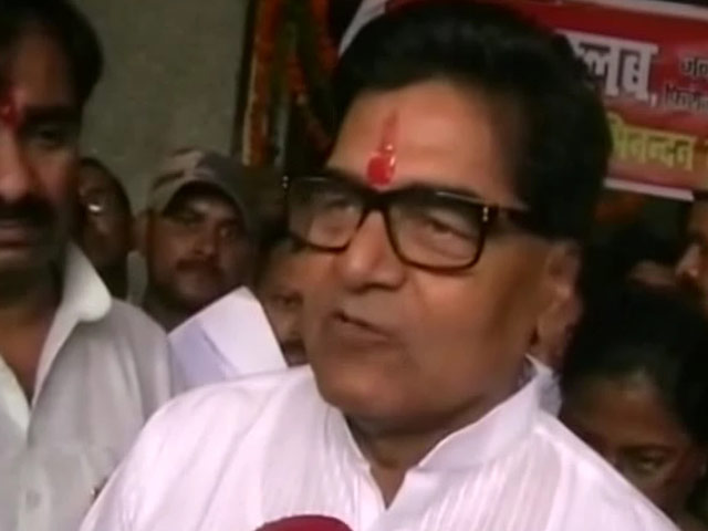 अजीत सिंह से गठबंधन पर मुलायम के परिवार में छिड़ी जंग