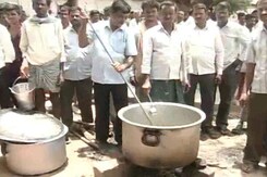 In Telangana Chief Minister KCR's Hometown, A Protest 'Cookout' By Farmers In Telangana Chief Minister KCR's Hometown, A Protest 'Cookout' By Farmers