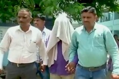 फ्लाइट में 13 वर्षीय किशोरी से छेड़छाड़ के आरोप में गुजरात बीजेपी नेता गिरफ्तार फ्लाइट में 13 वर्षीय किशोरी से छेड़छाड़ के आरोप में गुजरात बीजेपी नेता गिरफ्तार