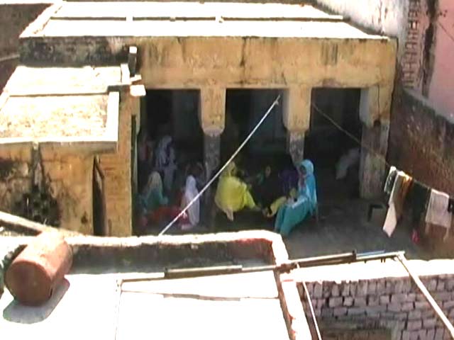 अखलाक के घर के बाहर से मिला मांस बीफ था : नई फोरेंसिक रिपोर्ट में कहा गया