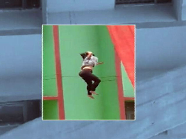 मुरादाबाद : मॉक ड्रिल के दौरान हादसा, तीसरी मंज़िल से गिरी शिक्षिका, हालत गंभीर