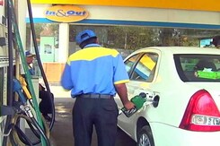 देश भर में फिर बढ़े पेट्रोल-डीज़ल के दाम देश भर में फिर बढ़े पेट्रोल-डीज़ल के दाम