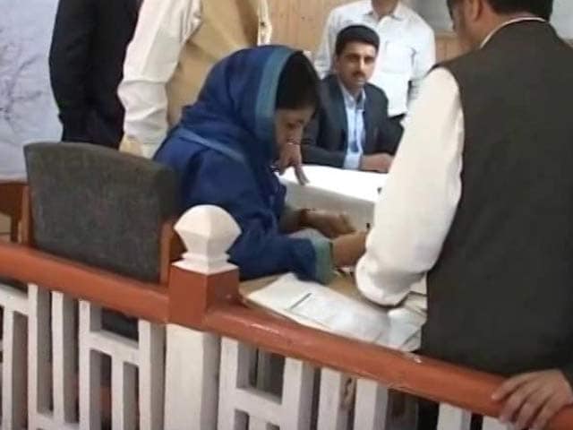 Video : Mehbooba Mufti Files Nomination For Anantnag By-Polls, Courts Controversy