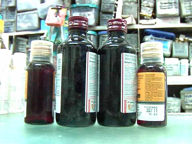 प्लास्टिक की बोतल में दवाइयां खतरनाक?