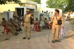 नेशनल रिपोर्टर : अपने पीछे कई सवाल छोड़ गया मथुरा में हुआ ‘ख़ूनी खेल’ नेशनल रिपोर्टर : अपने पीछे कई सवाल छोड़ गया मथुरा में हुआ ‘ख़ूनी खेल’