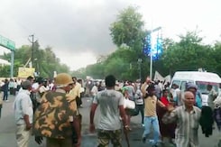 प्राइम टाइम : जवाहर बाग में कैसे पहुंचे हथियार? प्राइम टाइम : जवाहर बाग में कैसे पहुंचे हथियार?