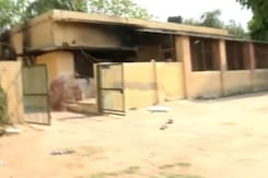 जवाहर बाग के इसी ठिकाने में रहता था मथुरा हिंसा का मुख्य आरोपी रामवृक्ष यादव जवाहर बाग के इसी ठिकाने में रहता था मथुरा हिंसा का मुख्य आरोपी रामवृक्ष यादव