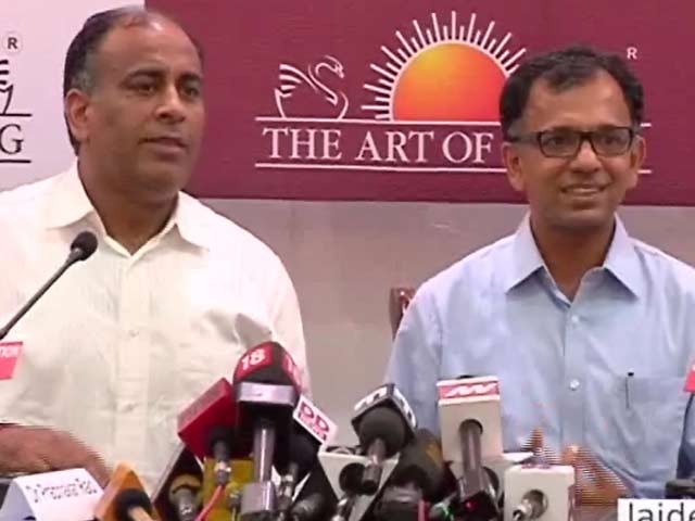 यमुना किनारे कार्यक्रम का मामला : आखिर मान गए श्री श्री, 4.75 करोड़ का हर्जाना भरा