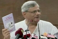 CPM का बीजेपी पर कार्टूनों से हमला- 'फ़ालतू भाषण, महंगा राशन, राष्ट्रपति शासन' CPM का बीजेपी पर कार्टूनों से हमला- 'फ़ालतू भाषण, महंगा राशन, राष्ट्रपति शासन'