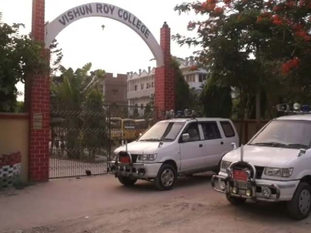 फर्जी टॉपर मामला : विशुन राय कॉलेज सील, प्रिंसिपल बच्चा राय फरार