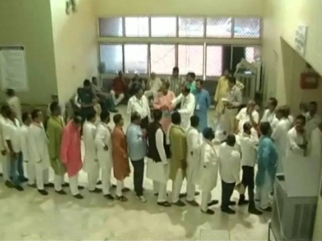 Videos : राज्यसभा की लड़ाई : मध्यप्रदेश में कांग्रेस को BSP का साथ