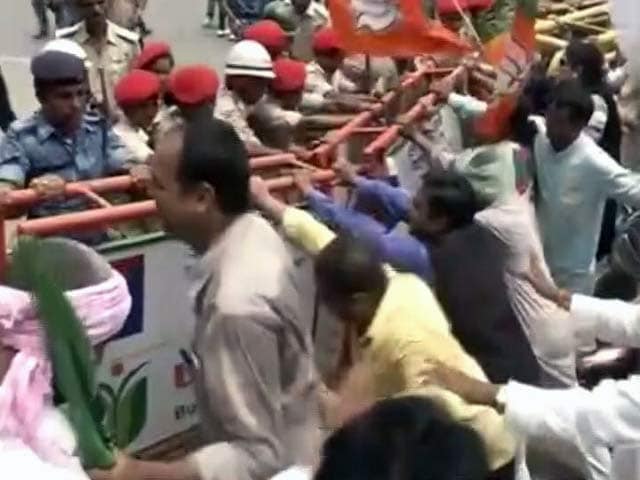 Video : बिहार में एनडीए नेताओं का आक्रोश मार्च, पुलिस ने किया वाटर कैनन का इस्तेमाल
