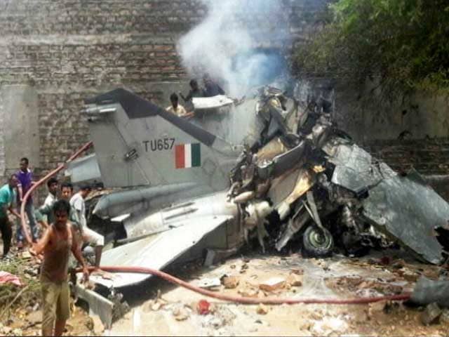 Video : जोधपुर में इमारत पर गिरा मिग 27, दोनों पायलट सुरक्षित