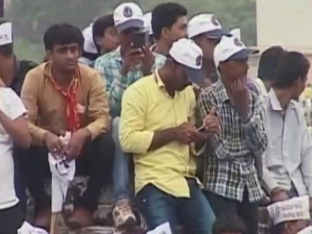 गुजरात में पटेलों पर विपक्षी पार्टियों की नज़र