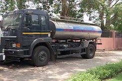 दिल्ली : टैंकर घोटाले में सीएम अरविंद केजरीवाल भी घिरे दिल्ली : टैंकर घोटाले में सीएम अरविंद केजरीवाल भी घिरे