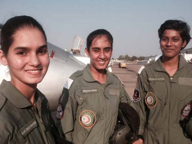 पूरा हुआ सपना : फाइटर पायलट बनीं 3 महिला ऑफिसर