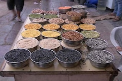नहीं कम हो रही हैं दालों की कीमतें, सरकारी कोशिशें भी बेअसर नहीं कम हो रही हैं दालों की कीमतें, सरकारी कोशिशें भी बेअसर
