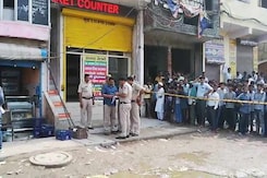 दिल्ली के भजनपुरा में कार सवार बदमाशों ने प्रॉपर्टी डीलर की हत्या की दिल्ली के भजनपुरा में कार सवार बदमाशों ने प्रॉपर्टी डीलर की हत्या की